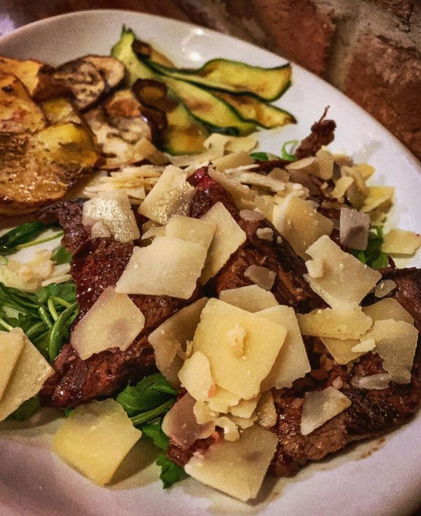 Tagliata di manzo rucola e grana